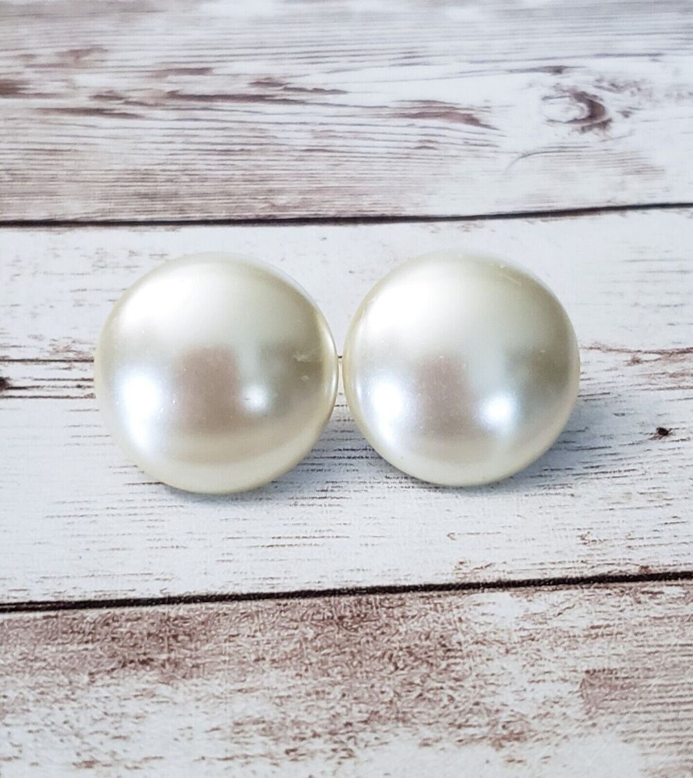 Vintage Screw On Earrings - 7/8" Pearlescent Circle